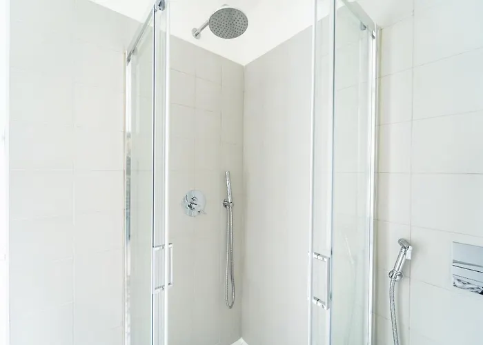 T1 Urban Charm Escape