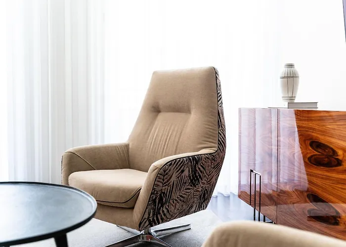 T1 Urban Charm Escape